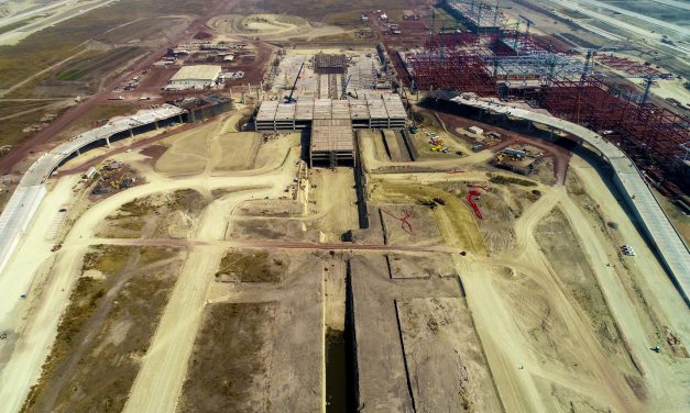 Acceso principal de pasajeros al AIFA mediante el Eje Troncal de Circulación