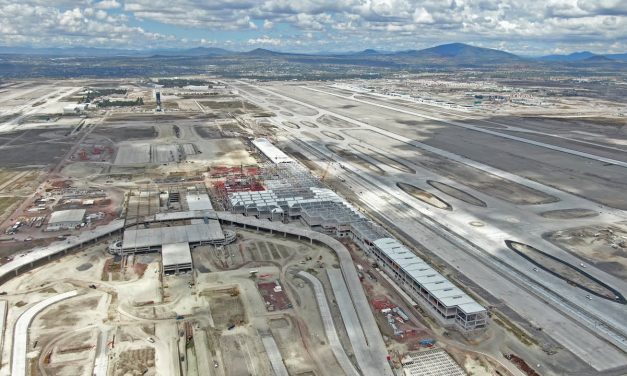 Visita al AIFA por parte de grupo LOMEX