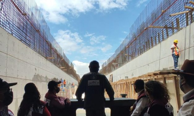 Universidad Aeronáutica en Querétaro (UNAQ) visita el AIFA